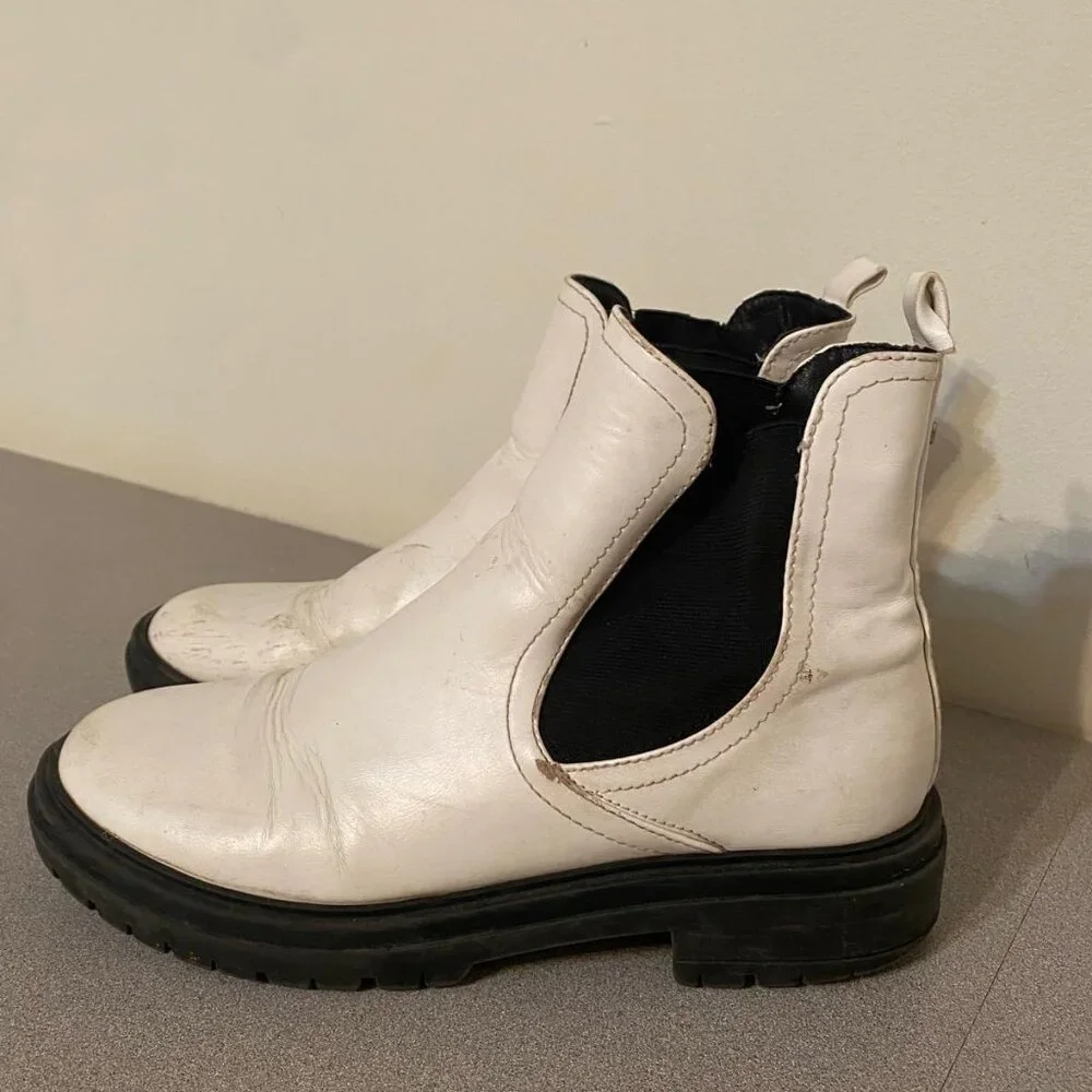 boots - Picture 2 of 2